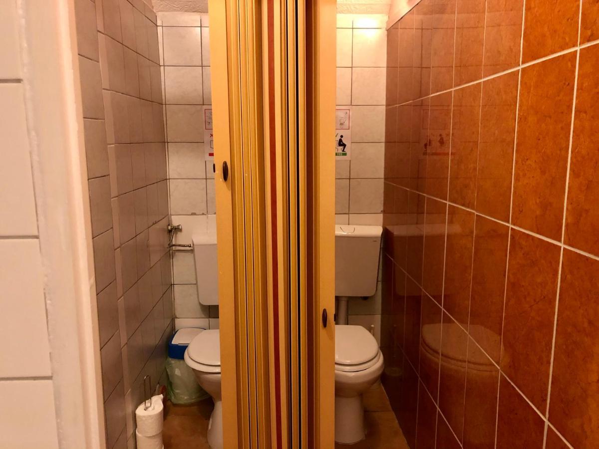 Whole Basemenet Former Pub4 Stag Do/Hen Party Budapeşte Dış mekan fotoğraf