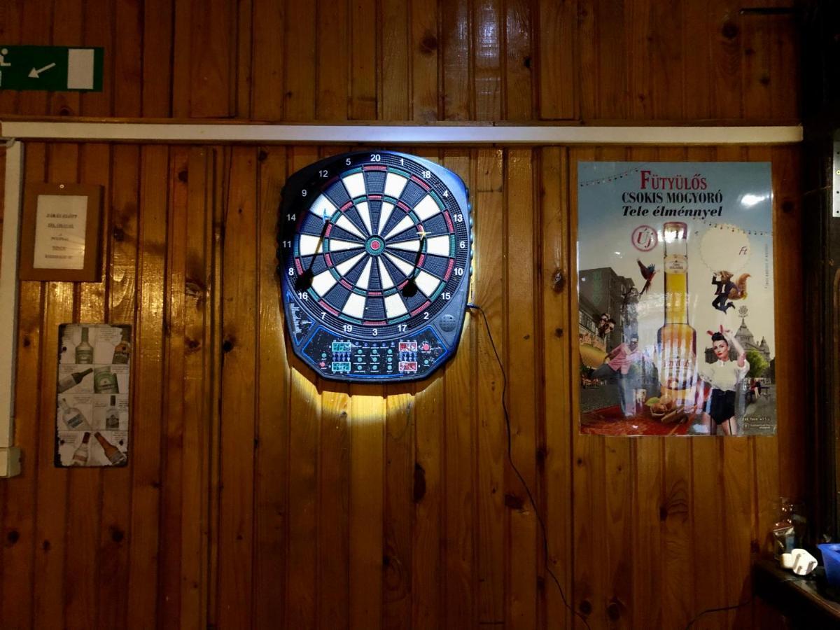 Whole Basemenet Former Pub4 Stag Do/Hen Party Budapeşte Dış mekan fotoğraf
