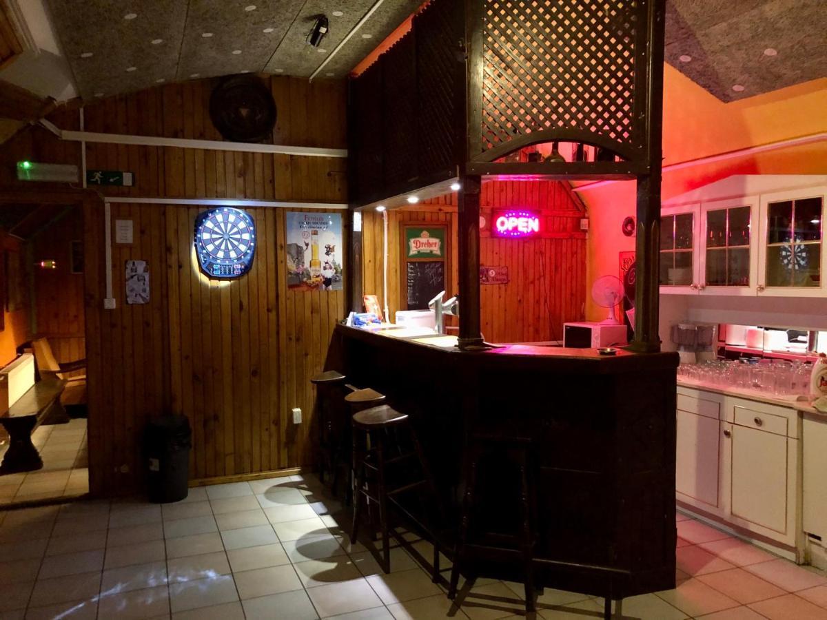 Whole Basemenet Former Pub4 Stag Do/Hen Party Budapeşte Dış mekan fotoğraf