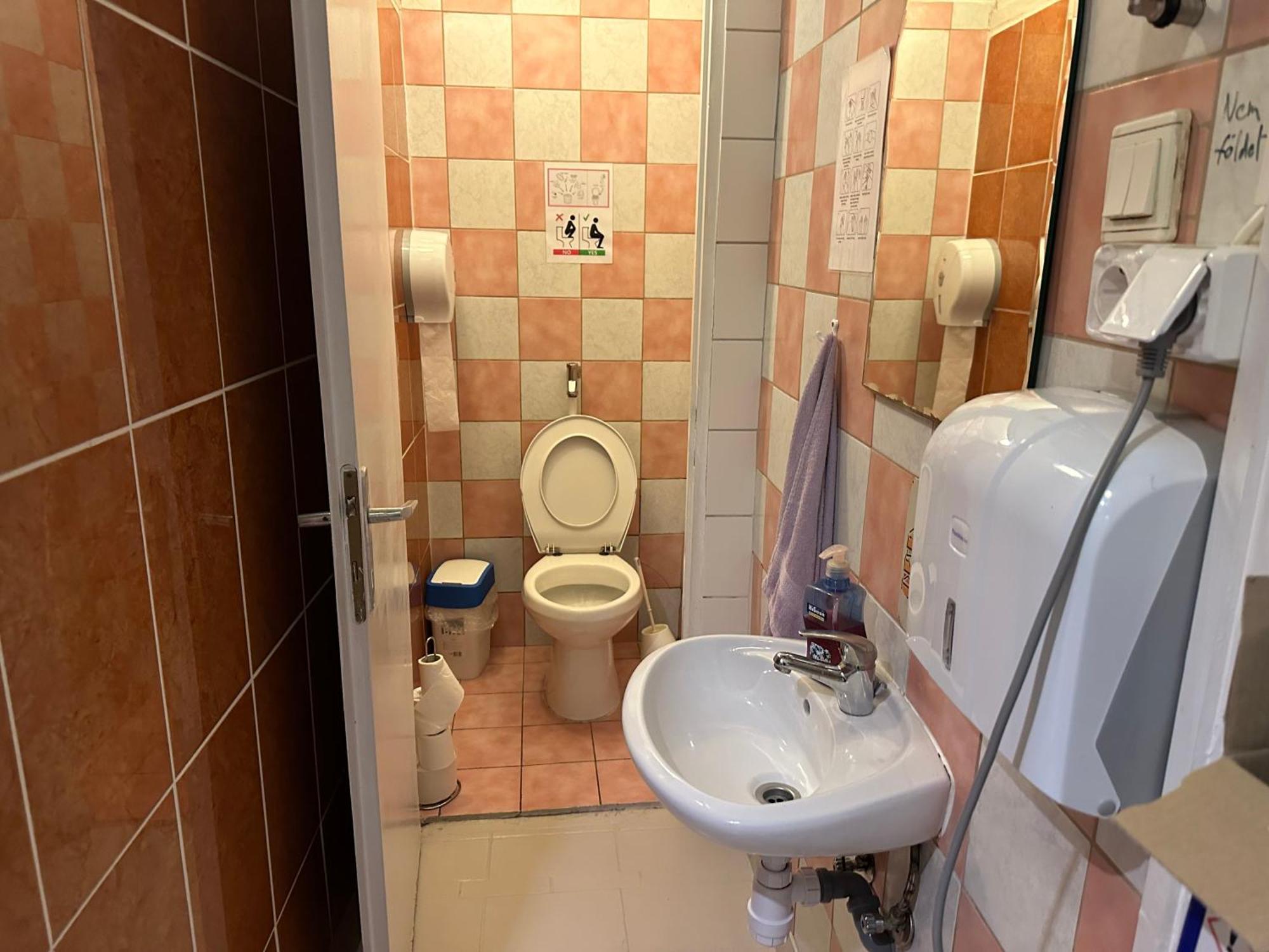 Whole Basemenet Former Pub4 Stag Do/Hen Party Budapeşte Dış mekan fotoğraf