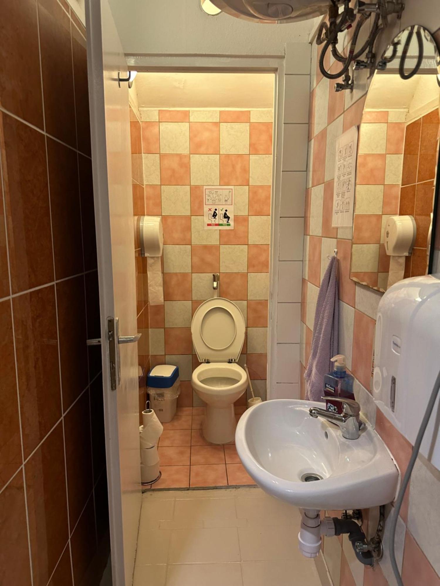 Whole Basemenet Former Pub4 Stag Do/Hen Party Budapeşte Dış mekan fotoğraf