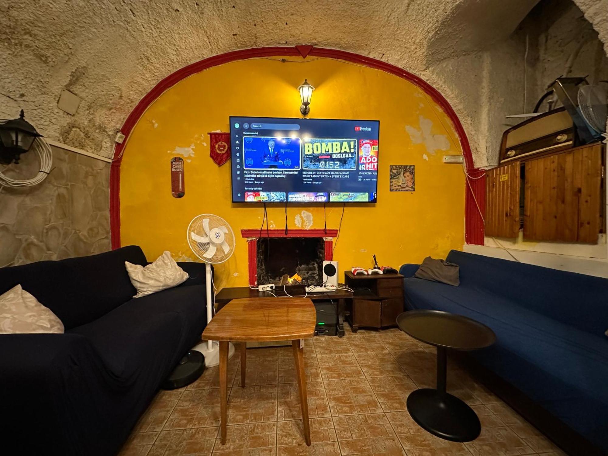 Whole Basemenet Former Pub4 Stag Do/Hen Party Budapeşte Dış mekan fotoğraf